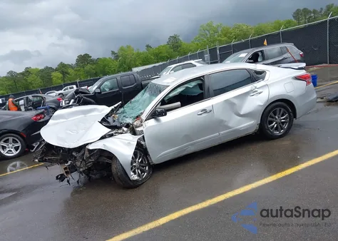 2015 Nissan Altima 2.5 S z USA, uszkodzony, nr VIN 1N4AL3AP4FC491825